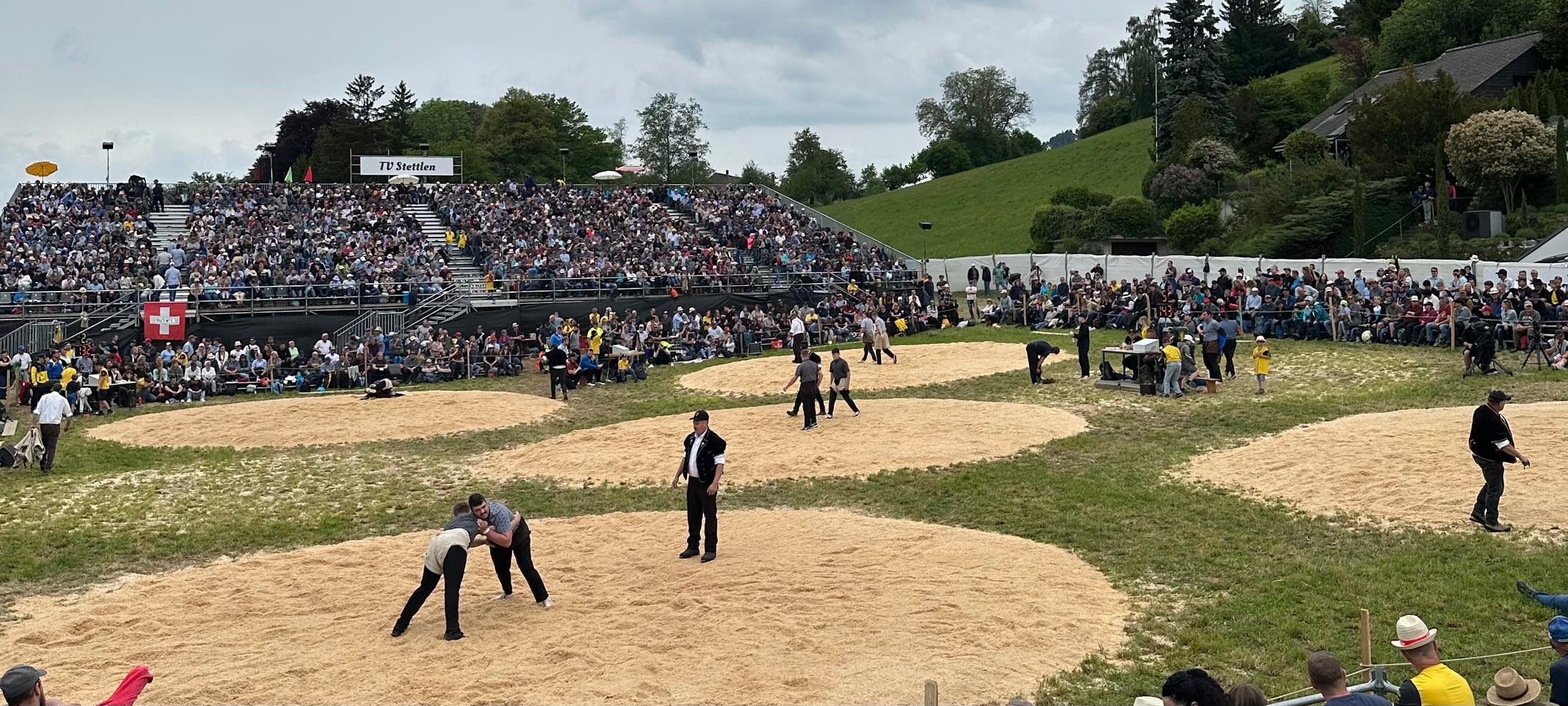 Mittelländisches Schwingfest Stettlen am frühen Morgen und ein Blick in die Arena