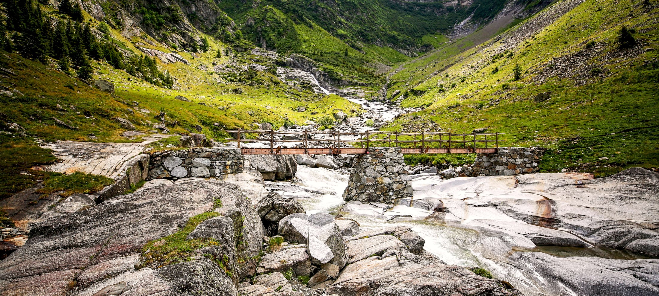 Brücke über einen Fluss