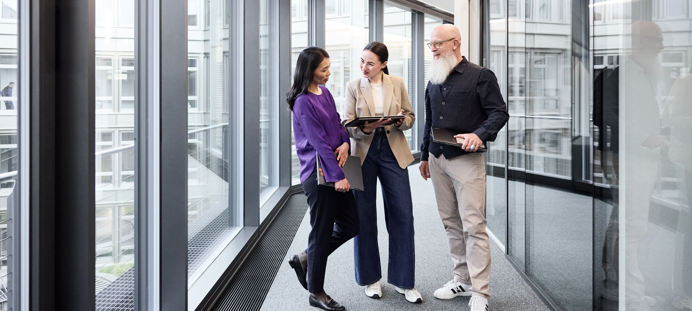 Zwei Herren am basteln.