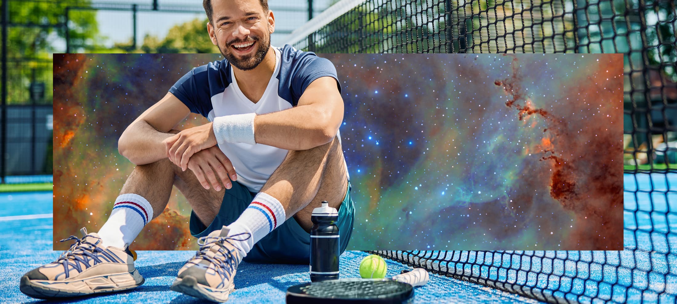 Glücklicker Padelspieler