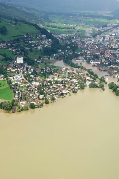 Riprese dall’alto di Sarnen durante la piena del 2005.