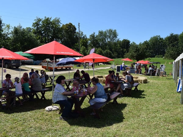 Mobiliar beteiligt sich an Naturspielplatz in Wisen