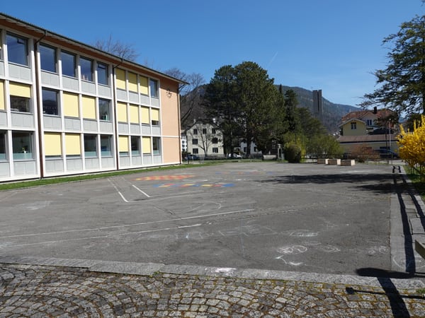 Foto Comune di Moutier – cortile scolastico: prima