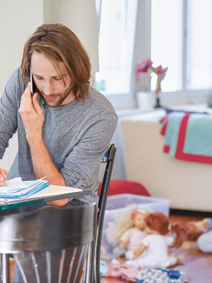 L’uomo al telefono