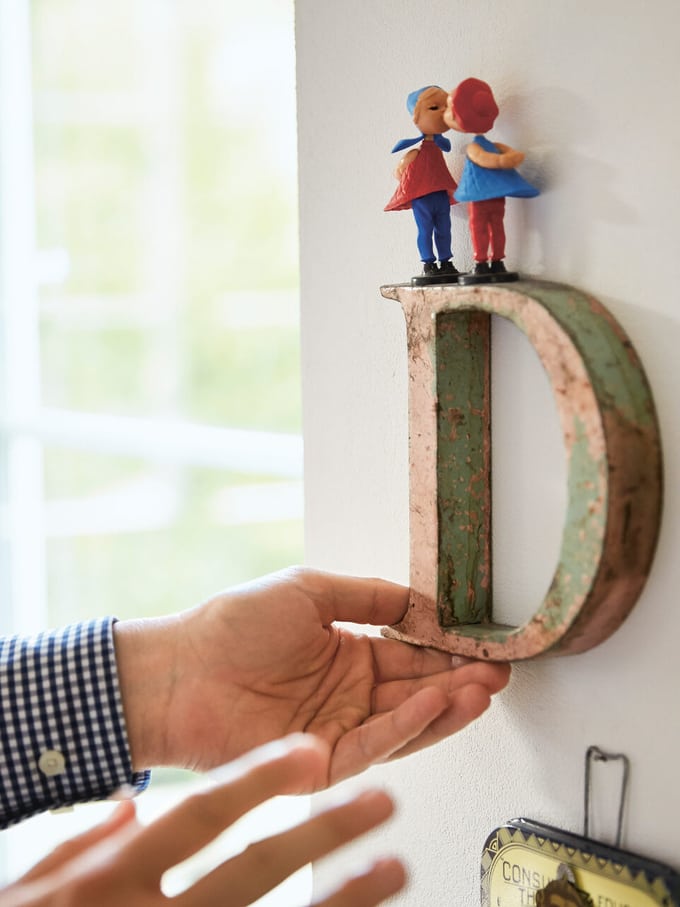 D an die Wand hängen
