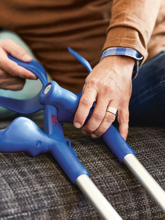 Krücken, Gehhilfe nach einem Unfall oder bei Krankheit  