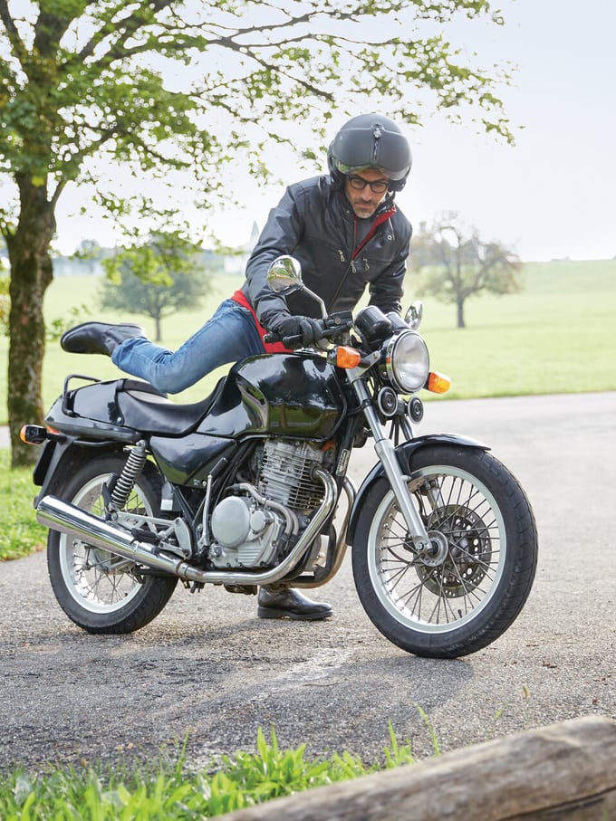 Motocicletta Uomo sulla salita