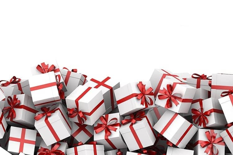 Ein wilder Stapel aus Geschenken