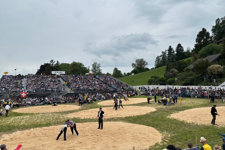 Mittelländisches Schwingfest Stettlen am frühen Morgen und ein Blick in die Arena