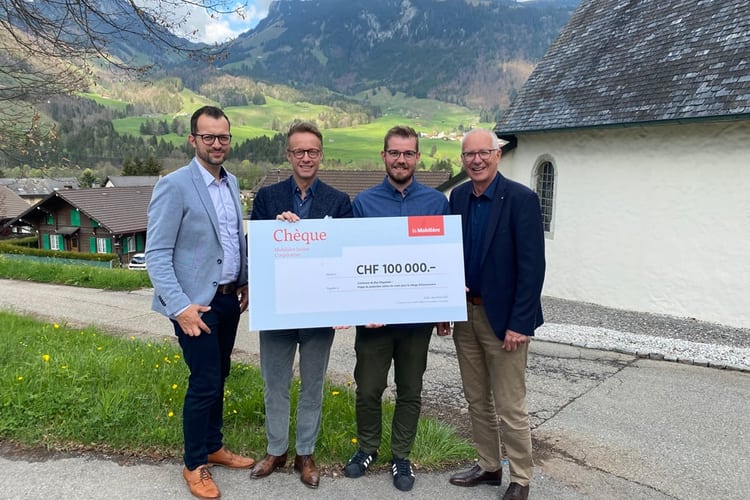 De gauche à droite: Vincent Raboud, conseiller en assurances, Olivier Pharisa, syndic, Ludovic Moret, conseiller communal et Jacques Yerly, agent général de la Mobilière à Bulle.