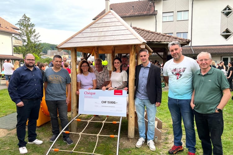 Christophe Berthoud (spécialiste sinistres à la Mobilière), Jérôme Jourdan (syndic), Sabine Comisetti (conseillère communale), Yves Martin (conseiller communal), Magalie De Preux (conseillère communale), Stéphane Dutoit (conseiller communal), Julien Descloux (chef de team à la Mobilière), Marco Pires Mendes (conseiller communal) et Predrag Stamenkovic (conseiller communal).