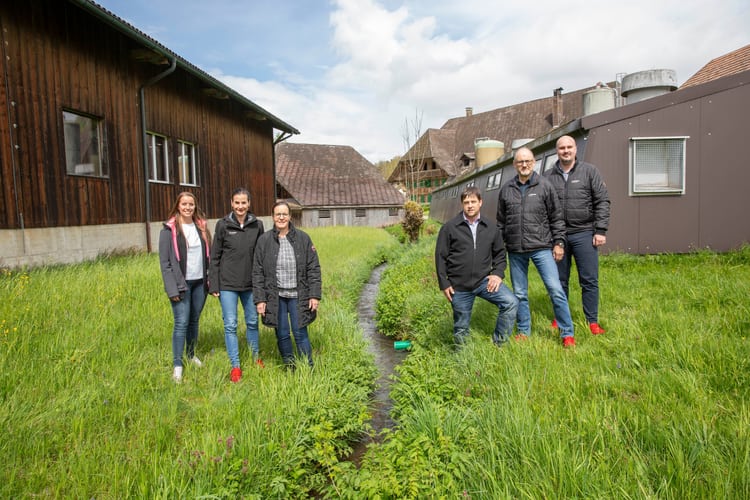 Gruppen von Personen beim Rohrbachgraben