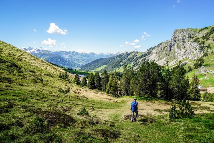 Mann am Wandern in der Zentralschweiz