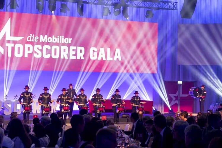 Des tambours sur scène lors du gala Topscorer Mobilière