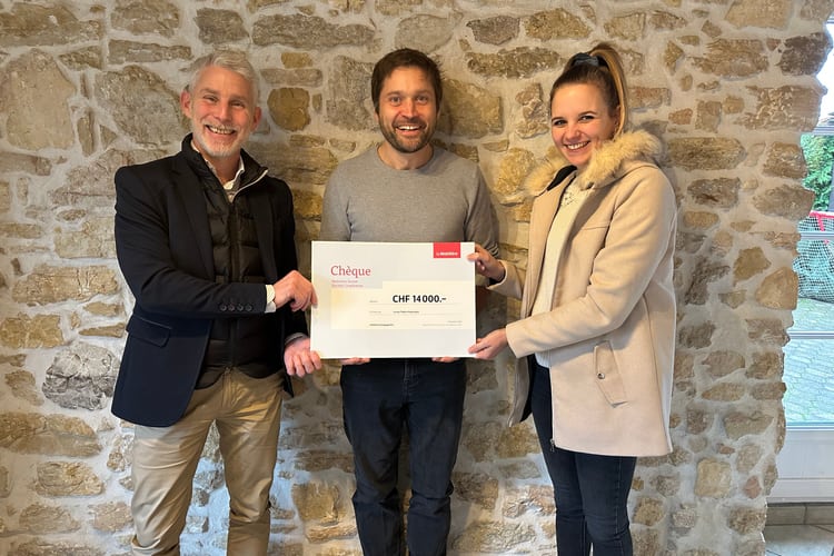 Olivier Léchenne, agent général de l’agence générale Mobilière du Jura, Pascal Pointet, directeur artistique de la compagnie Lacsap, Emilie Frossard, support vente et sponsoring (de gauche à droite).