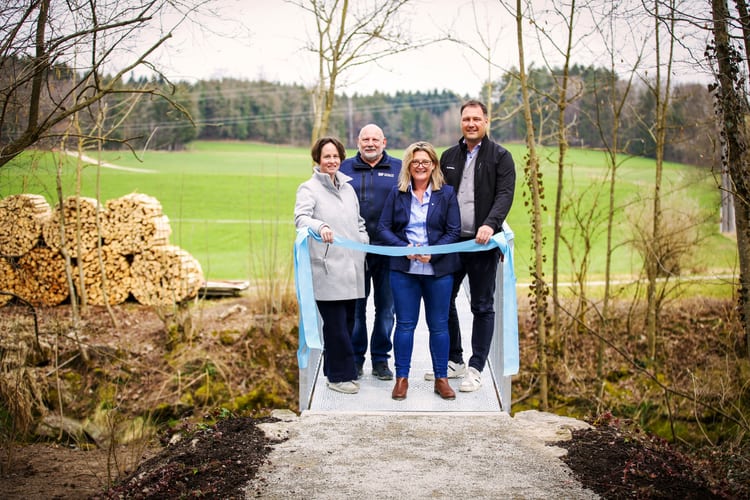 v.l.n.r.: Karin Karathanasis (Vorsitzende der Geschäftsleitung der Sonnhalde), Peter Friess (Inhaber und Geschäftsführer Friess AG Metallbau), Nadja Stricker (Gemeindepräsidentin Münchwilen) und Thomas Lange (Generalagent der Mobiliar in Frauenfeld)