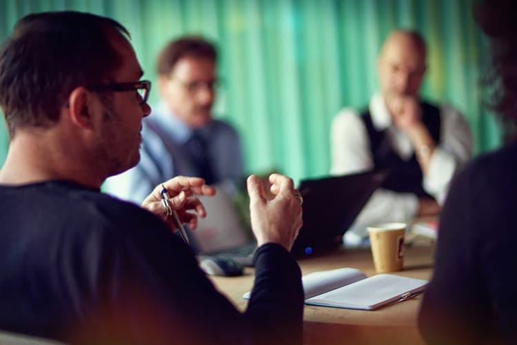 Più persone in conversazione