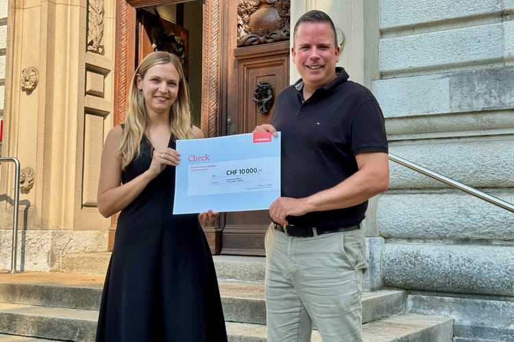 Die GA Solothurn übergibt den Check.