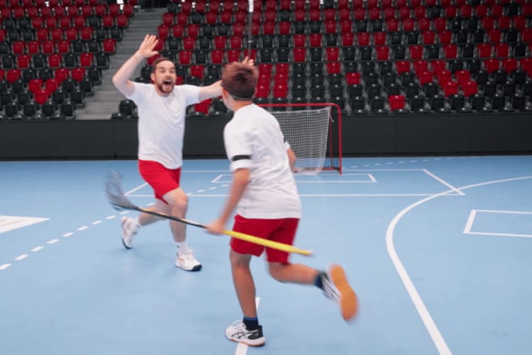 Jubelnde Unihockeyspieler