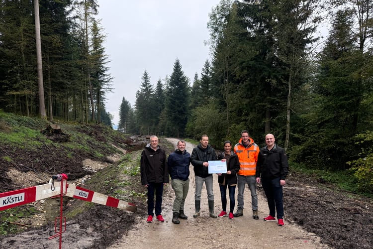 Legende von links: Adrian Eggimann (Mobiliar), Michael Minder (Präsident Herdgemeinde), Christian Scheidegger (Herdrat), Valérie Bodenmüller (Mobiliar), Stefan Glanzmann (C+S Ingenieure AG), Alexander Burkhard (Mobiliar)