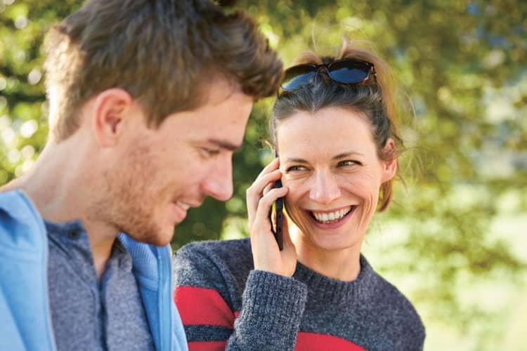 Una coppia si diverte