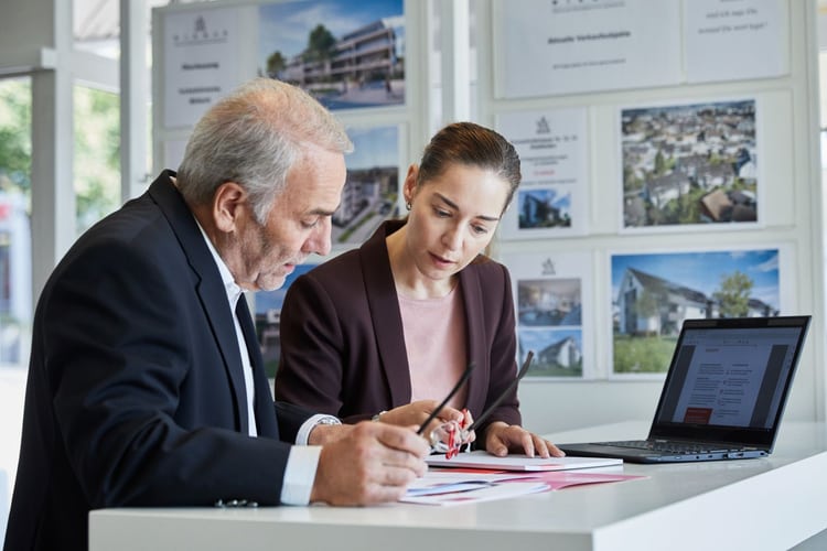 Entretien sur la retraite avec un collaborateur senior