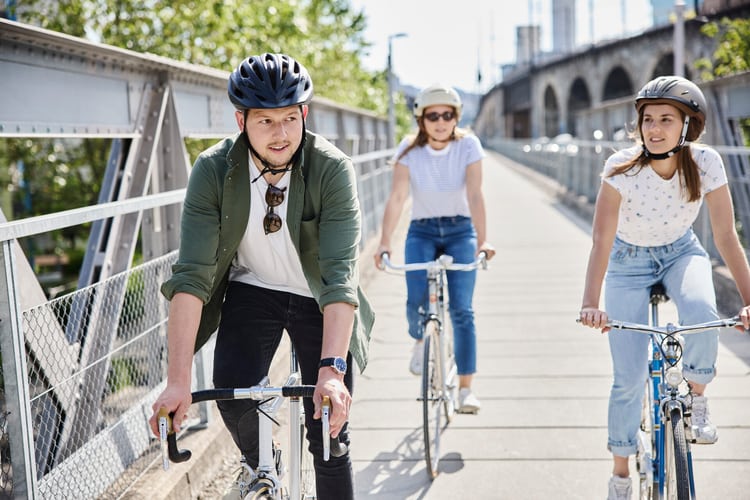 Private Unfallversicherung für junge Menschen unter 26: Unterwegs auf Fahrrädern 
