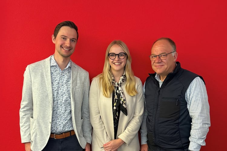 Sie verstärken die Mobiliar in Zweisimmen (von links): Mathias Blaser, Livia Sütterlin und Sandro Ziegler.