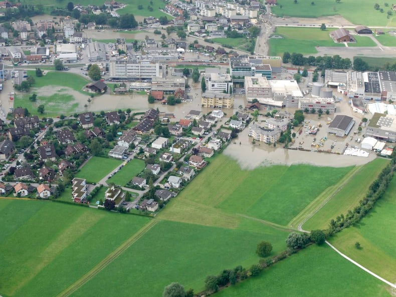 Vue aérienne de Sarnen pendant la crue de 2005 