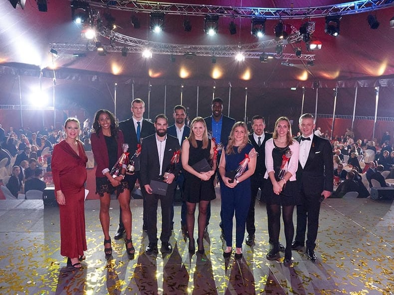 La photo de groupe des lauréates et des lauréats pris lors du gala Topscorer Mobilière 2016