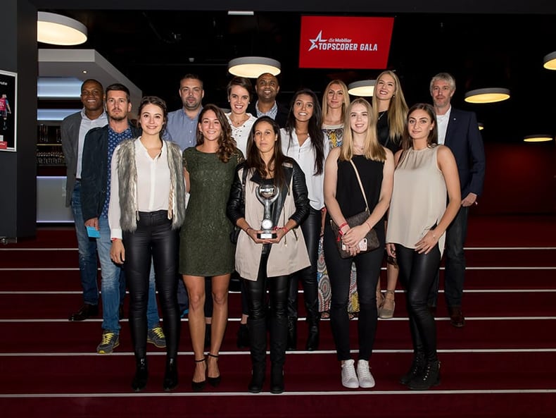 Una foto con le giocatrici di pallamano del Volero Zürich al Topscorer Gala 2017 Mobiliare