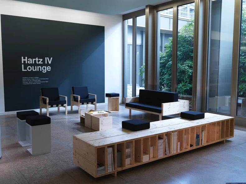 Hartz IV Lounge presso la Mobiliare per l’esposizione d’arte e sostenibilità