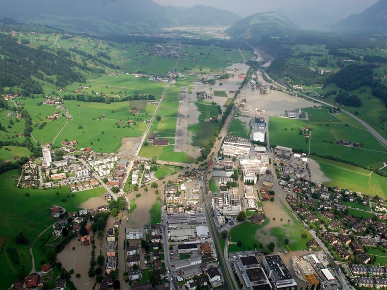 Vue aérienne de Sarnen pendant la crue de 2005 