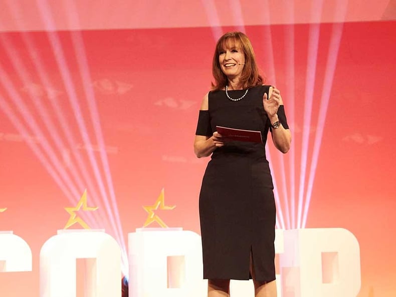 Allocution d’une animatrice lors du gala Topscorer Mobilière 2018