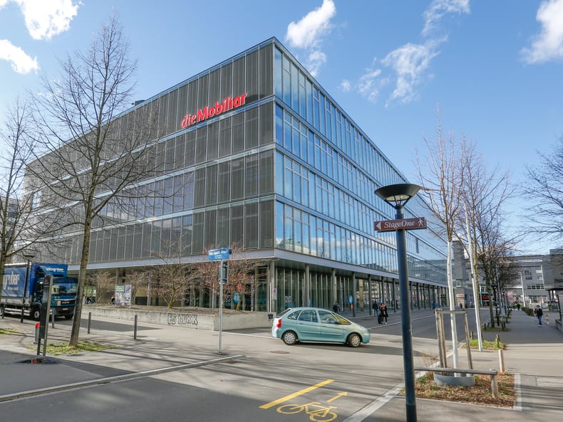 Aussenaufnahme Direktionsgebäude Mobiliar Versicherung in Zürich-Oerlikon 