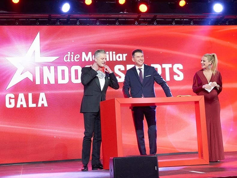 Les animatrices et les animateurs sur scène du gala Topscorer Mobilière 2016