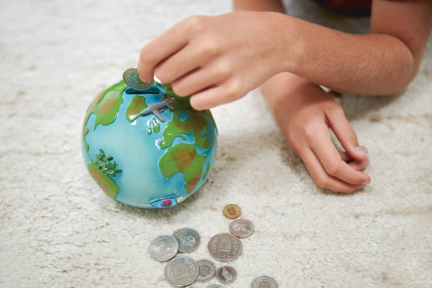 Un salvadanaio a forma di globo