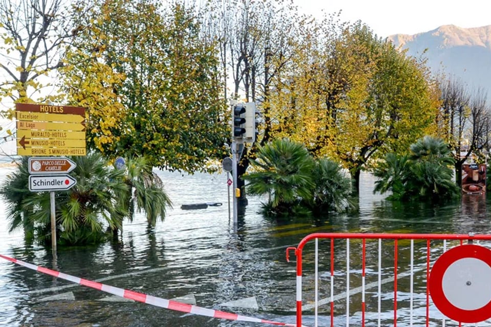 Überschwemmung einer Strasse