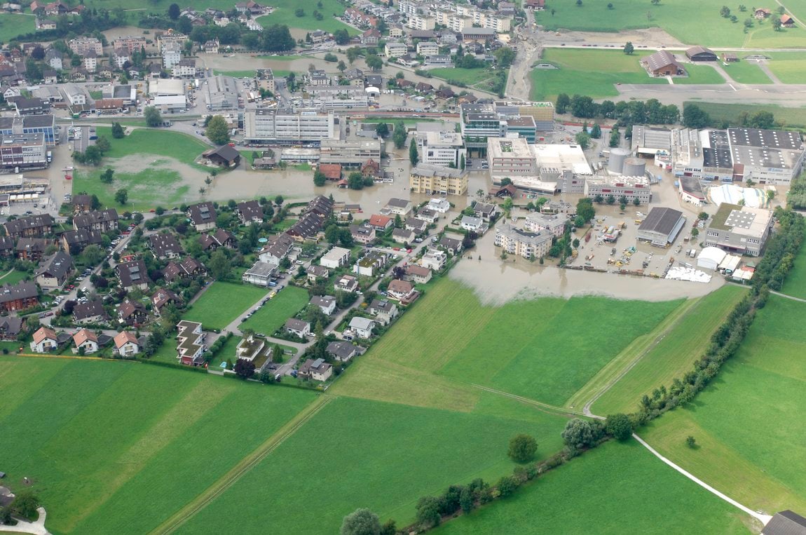 Vue aérienne de Sarnen pendant la crue de 2005