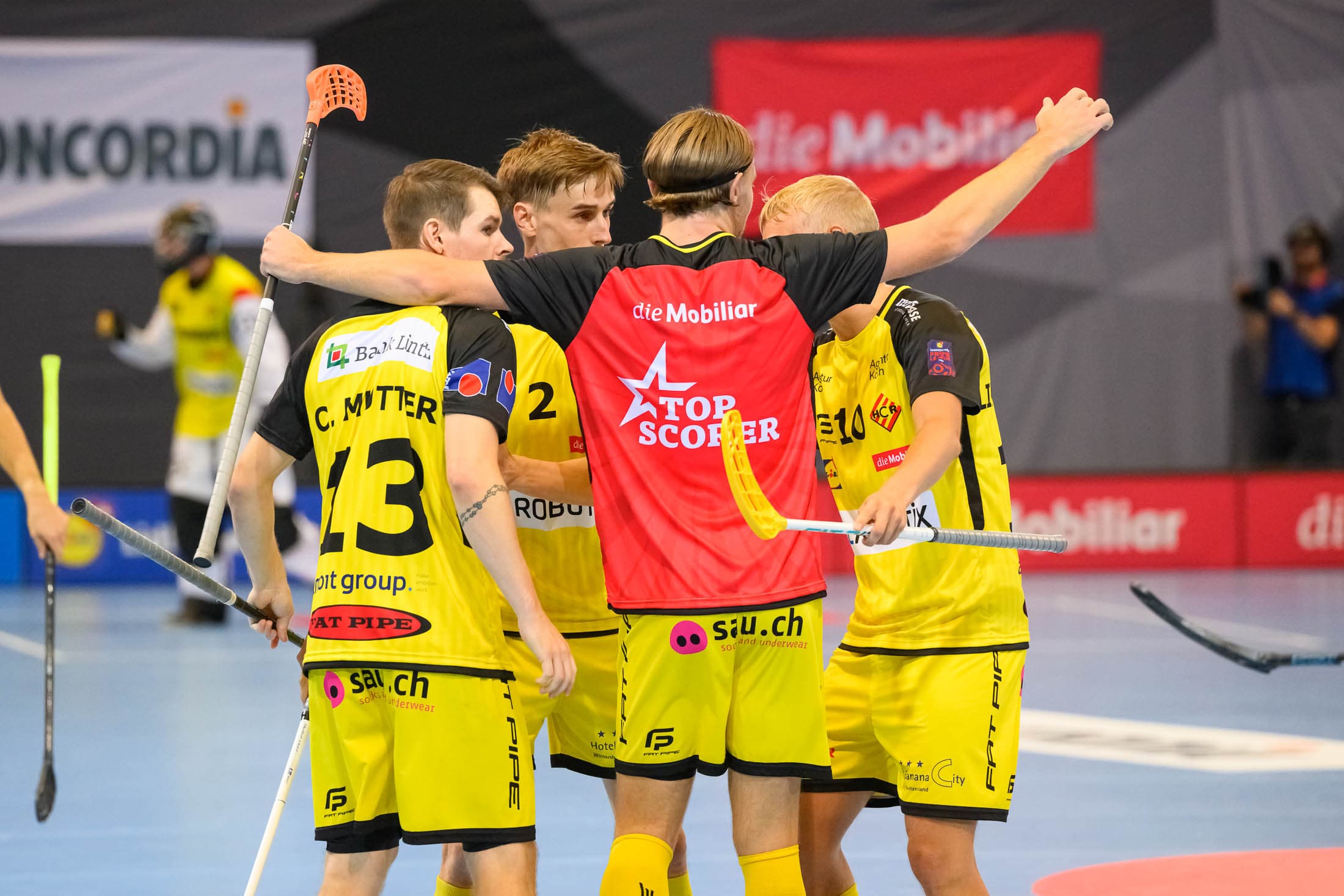 Unihockeyteam am jubeln