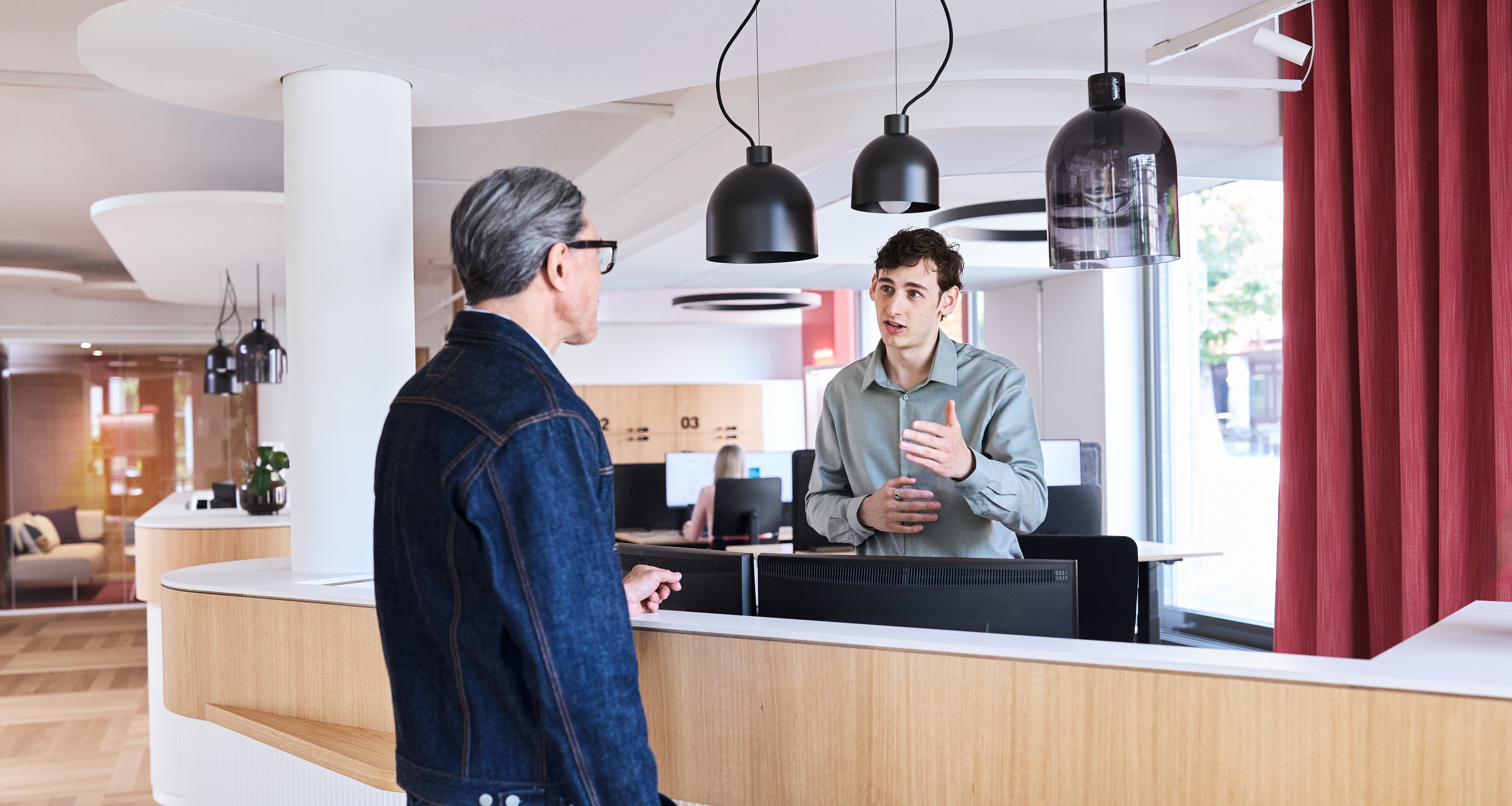 Ein Mann und eine Frau in einem Beratungsgespräch
