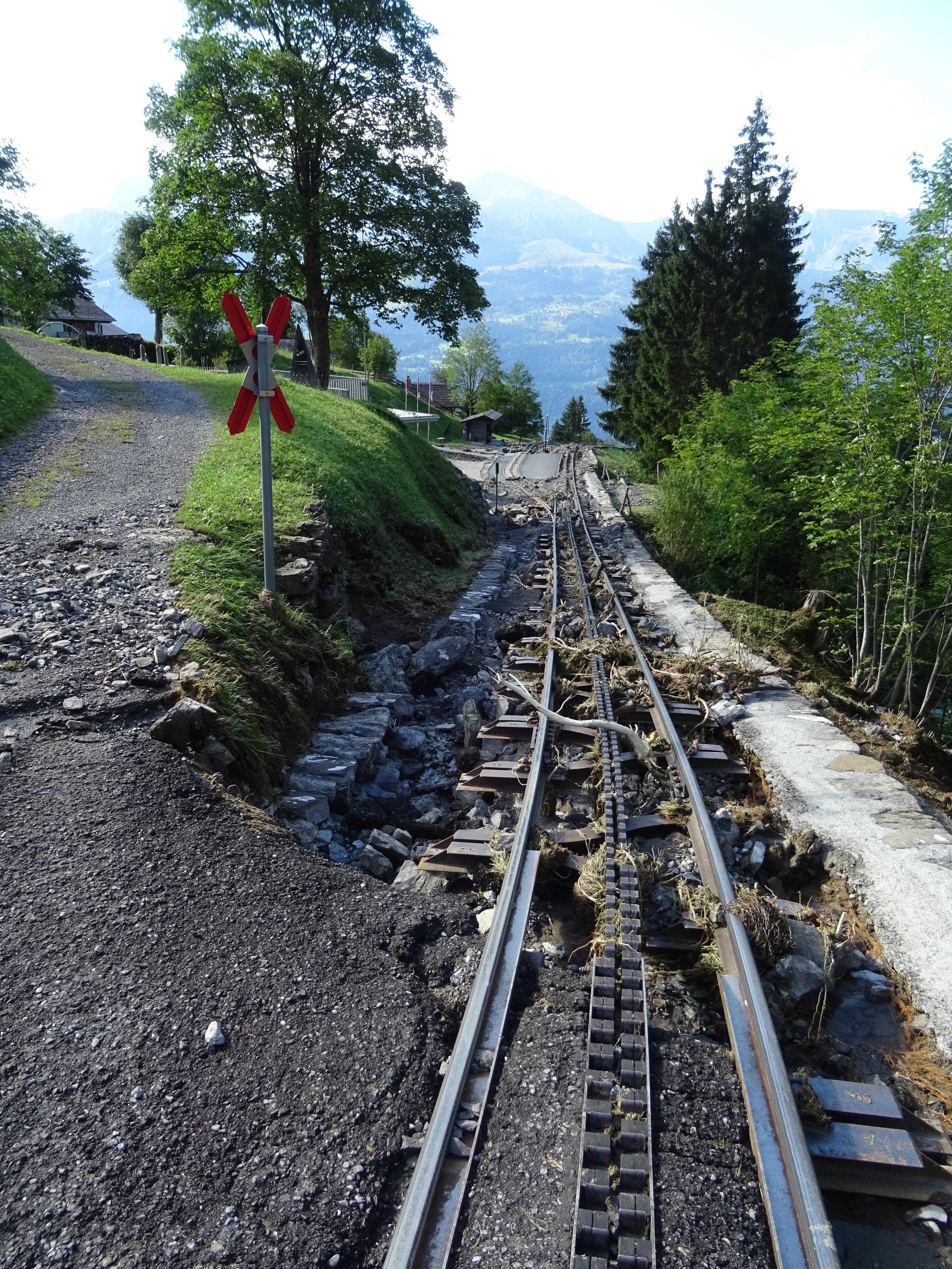 Schaden am Trassee der Brienz Rothorn Bahn. 