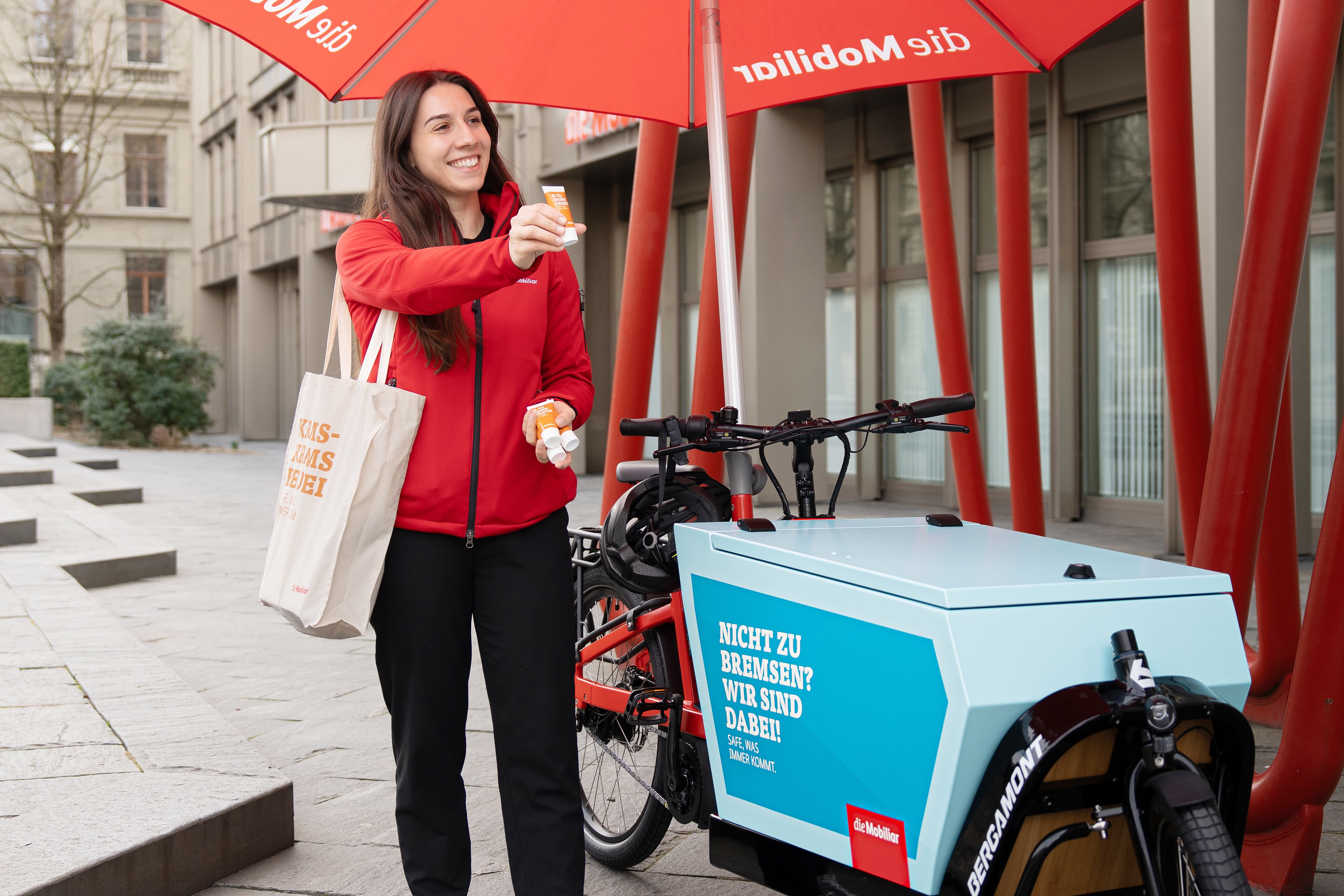 Mobiliar Mitarbeiterin mit der Servicestation