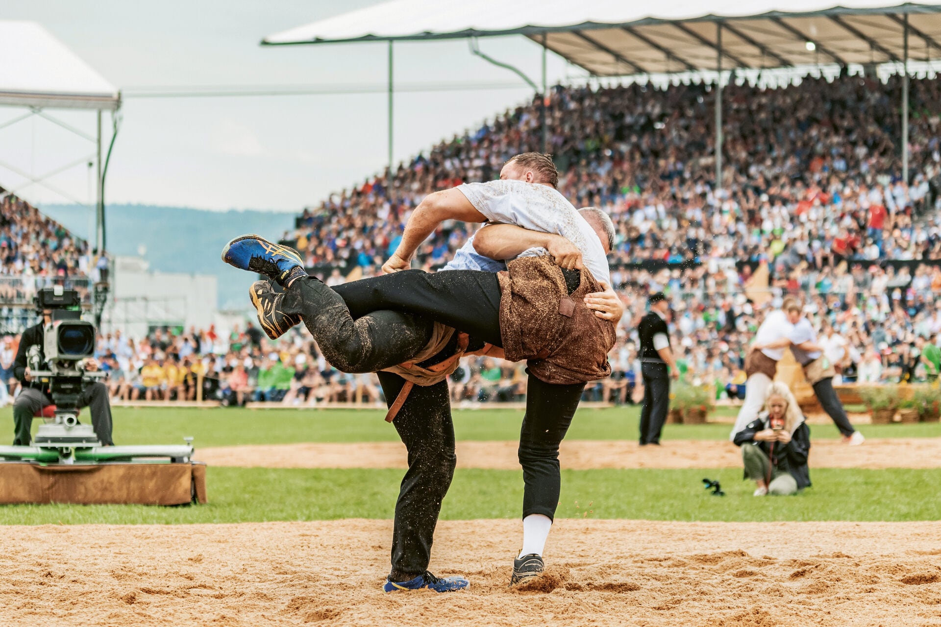Zwei Schwinger in Arena