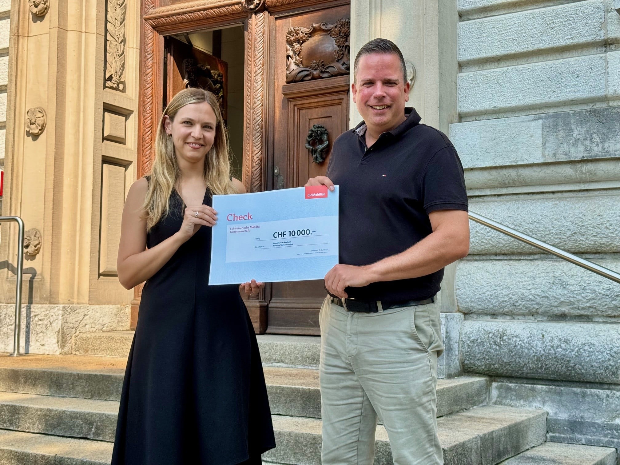 Die GA Solothurn übergibt den Check.