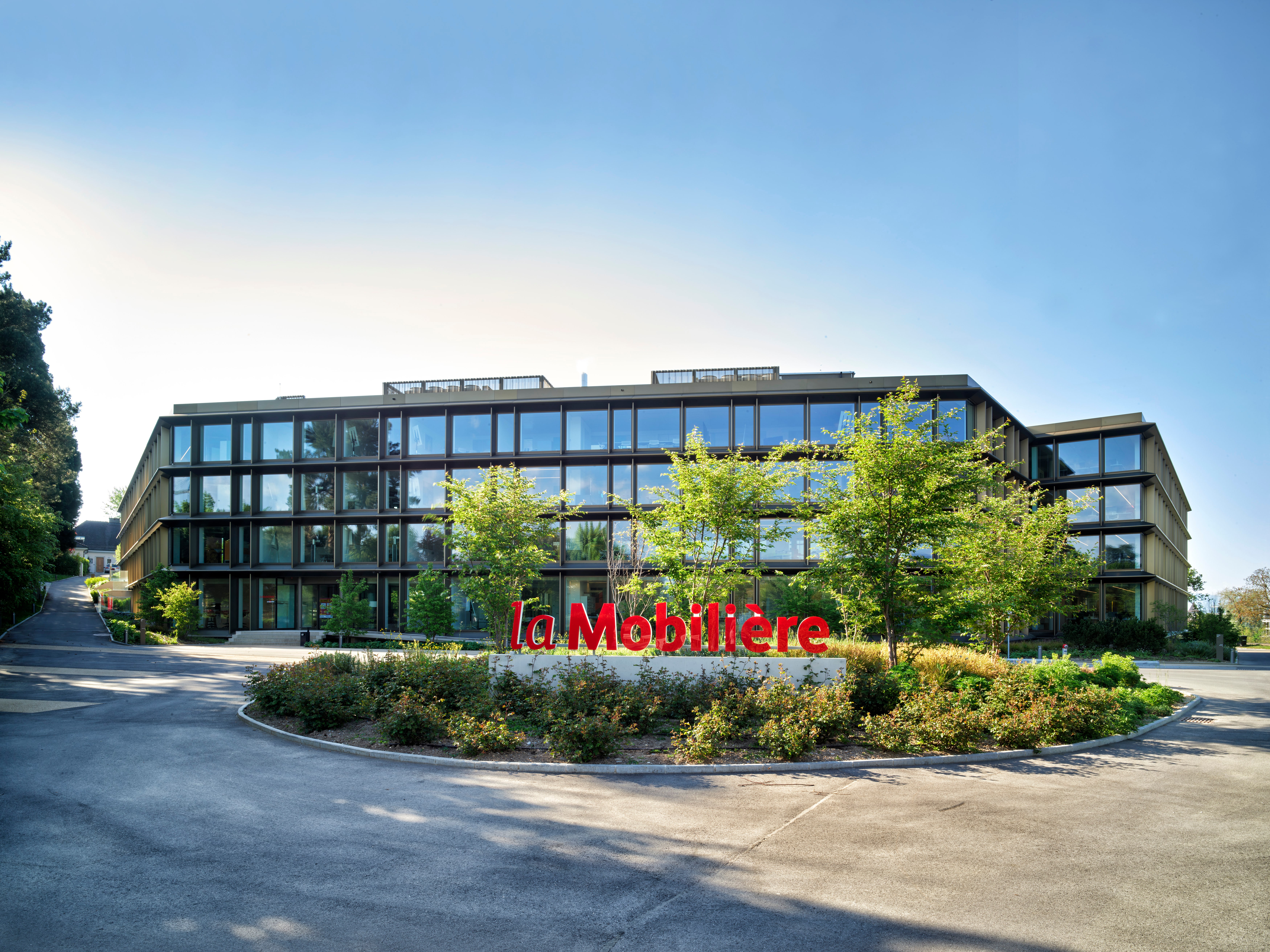 Aussenaufnahme Direktionsgebäude Mobiliar Versicherung in Nyon