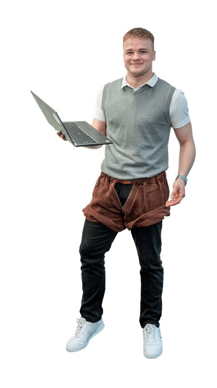 Pascal Joho posiert mit einem Laptop und trägt dabei über seiner Jeans eine aufgerollte Schwingerhose .