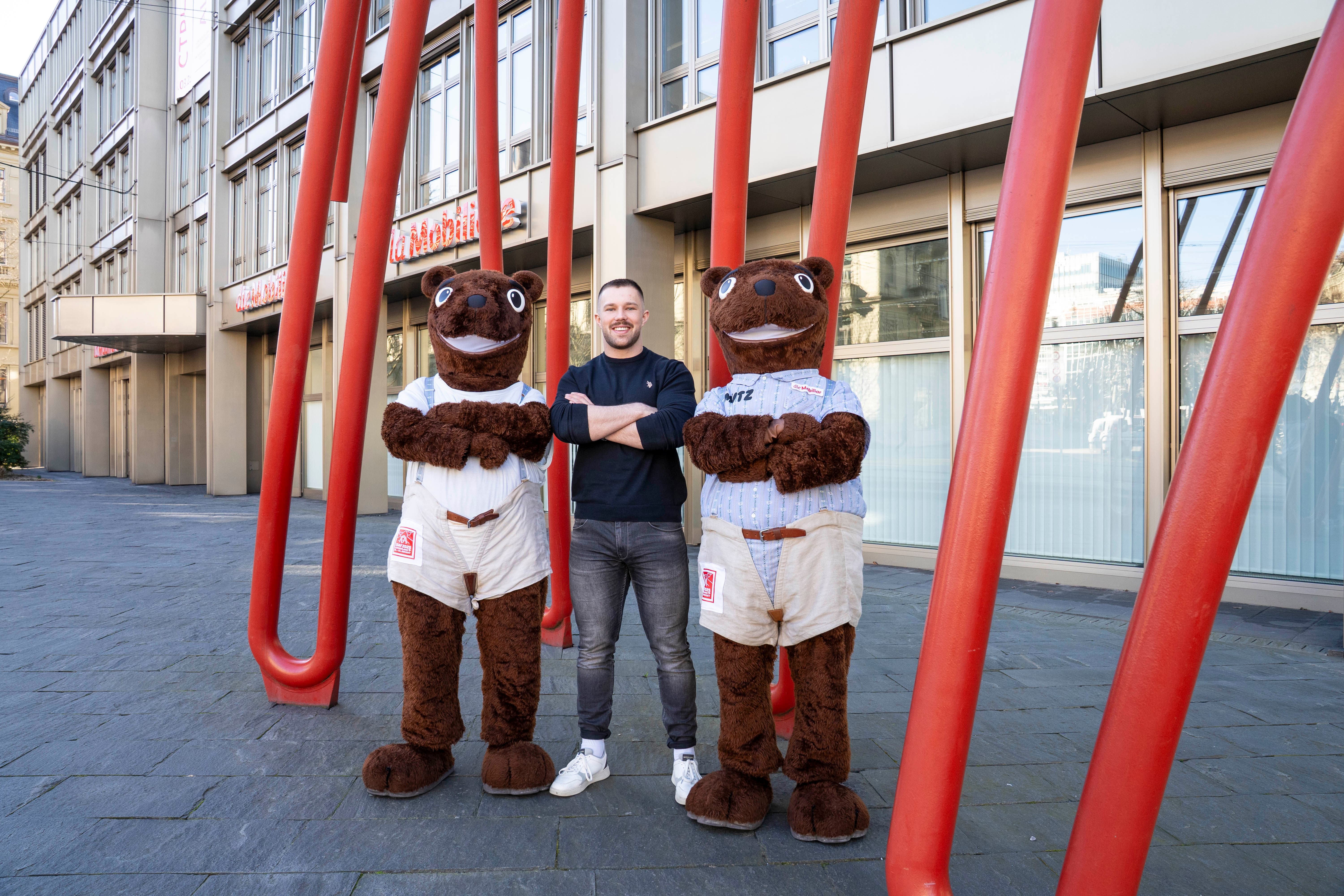 Bild von den Maskottchen Mutz & Lutz mit Eidgenosse Fabian Staudenmann