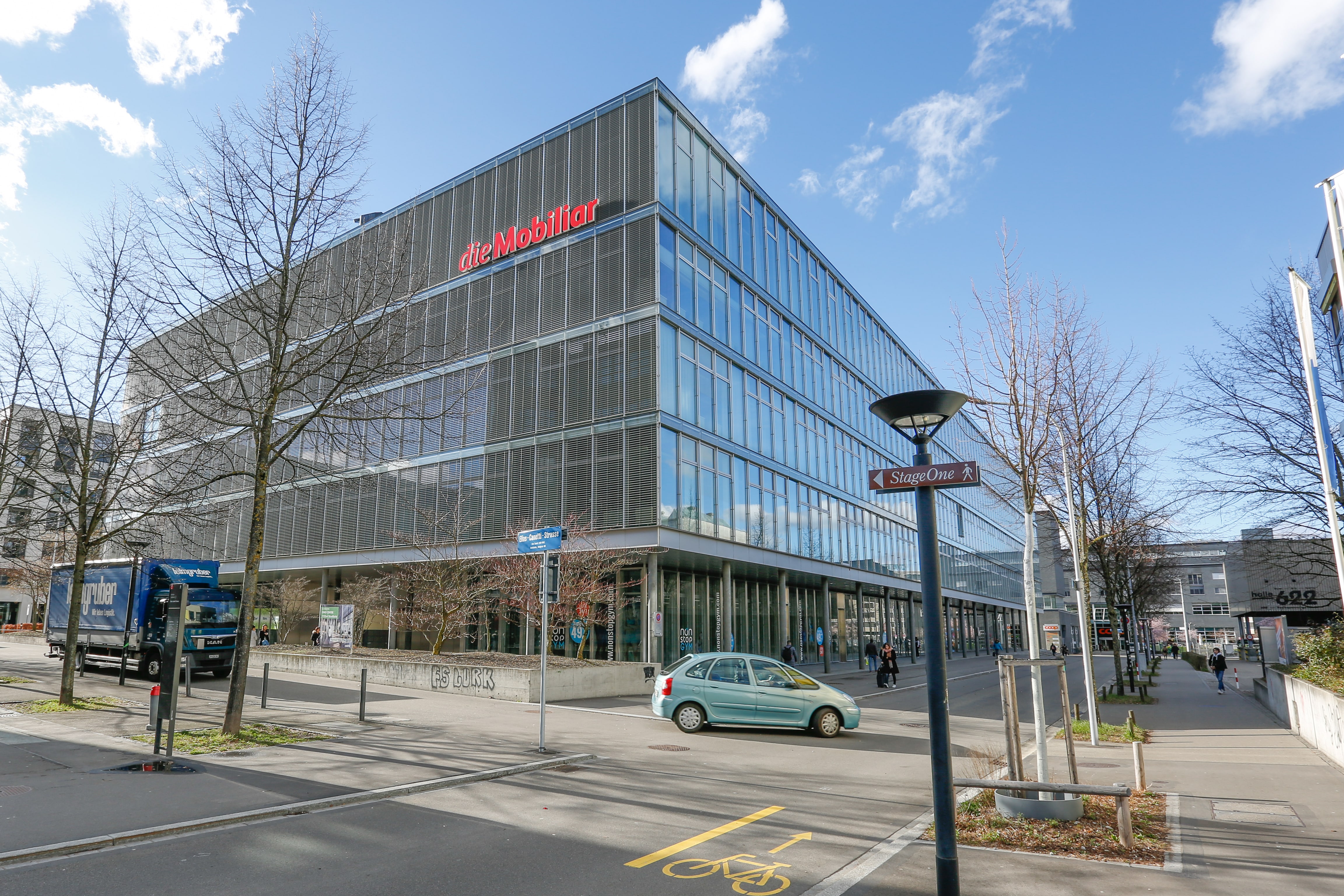 Aussenaufnahme Direktionsgebäude Mobiliar Versicherung in Zürich-Oerlikon 