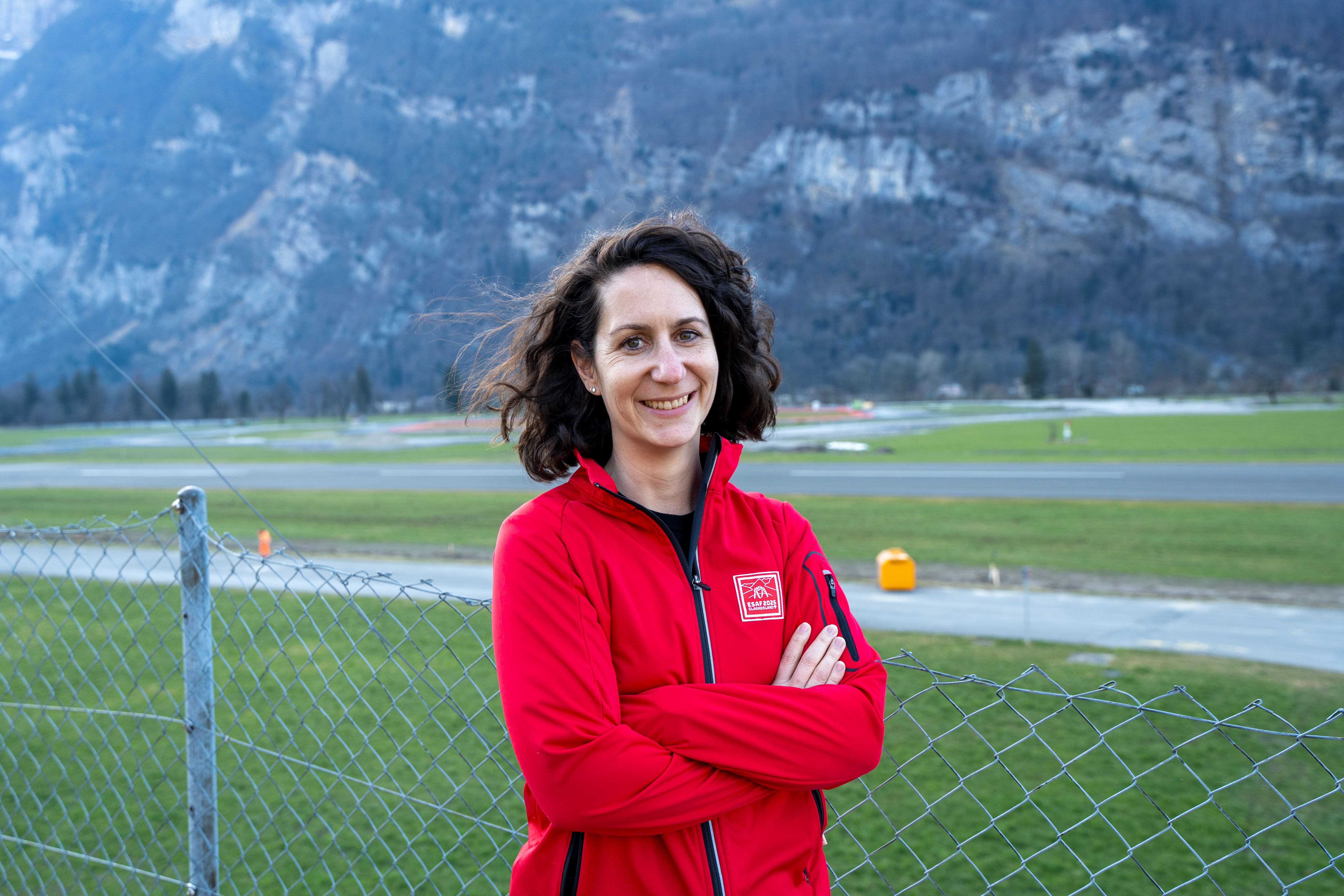 : Daniela Heussi auf dem Flugplatz Mollis, wo das ESAF-Gelände entsteht.